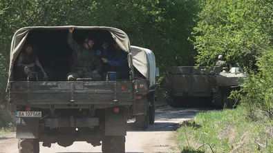 Военна техника и колони на Сухопътните войски излизат по пътищата на 15 и 16 октомври