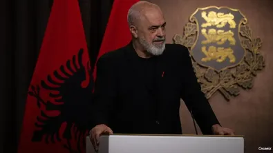 Албанският премиер Еди Рама отказва да подаде оставка въпреки протестите