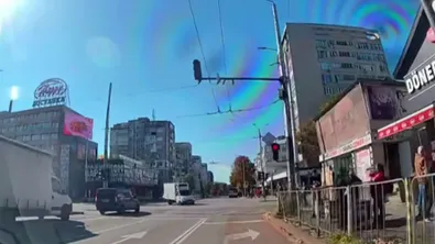Плоскост от строеж падна върху жена в центъра на Варна