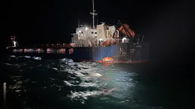 Спряха спасителната операция на ударения от дрон кораб "Челси 3" заради лошото време