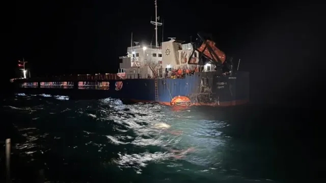 Спряха спасителната операция на ударения от дрон кораб "Челси 3" заради лошото време