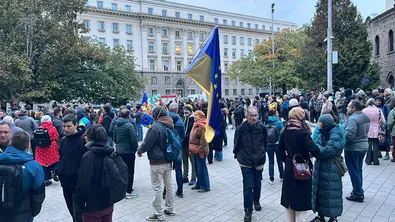 Протест срещу реакцията на властта за кризата в Черно море започна в София