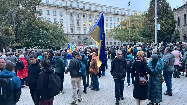 Протест срещу реакцията на властта за кризата в Черно море започна в София