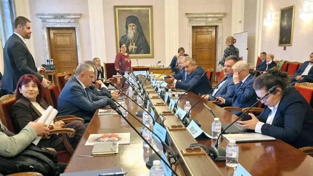Предлагат отпадане на здравните книжки и електронни известия за всеки преглед