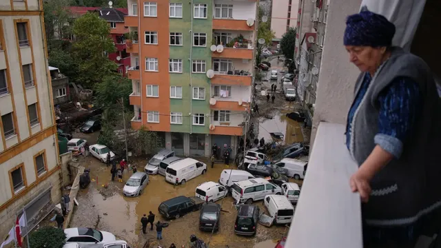 „Магистралата се превърна в река“: Българин разказа за водния ад в Истанбул