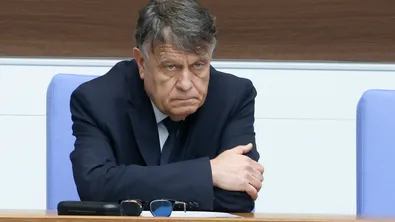 Няма да затварят училища заради липса на пари за отопление, увери министър Вълчев