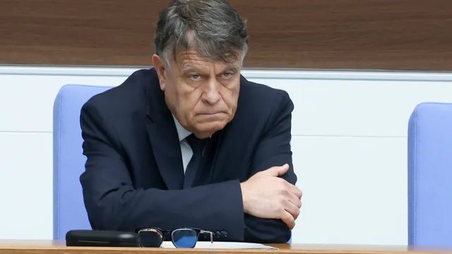 Няма да затварят училища заради липса на пари за отопление, увери министър Вълчев