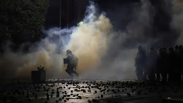 Хиляди млади албанци протестираха и днес в Тирана