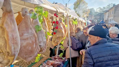 Майстори и кулинари представят традициите на Еленския бут на празник в Балкана