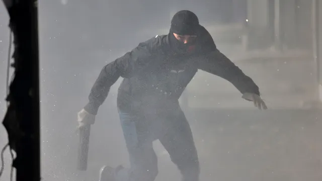 Протестите в Албания ескалират: хиляди млади хора искат оставката на Еди Рама
