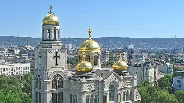 Преди зимата: Община Варна започна премахване на ресторант на "Траката"