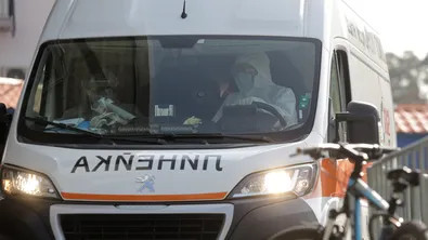 Чужденец нападна екип на Спешна помощ във Варна, пострадаха лекарка и шофьор