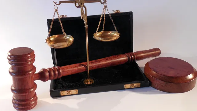 Апелативният съд решава дали 14-годишният, обвинен в убийството на майка си, остава в ареста