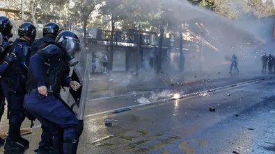 Протестите срещу Еди Рама в Албания ескалираха: полицията разпръсна демонстрантите със сълзотворен газ