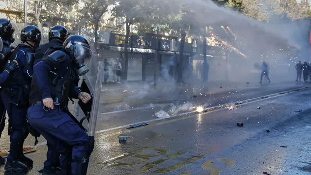 Протестите срещу Еди Рама в Албания ескалираха: полицията разпръсна демонстрантите със сълзотворен газ
