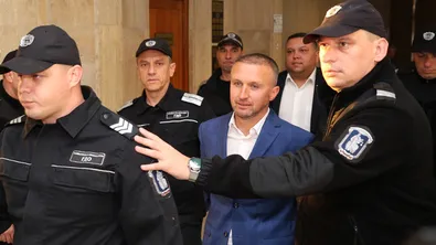 Ревански с предупреждение от съда: Играят с огъня!