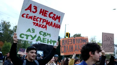 Протестите в НАТФИЗ се разрастват: Студентите поискаха оставката и на образователния министър