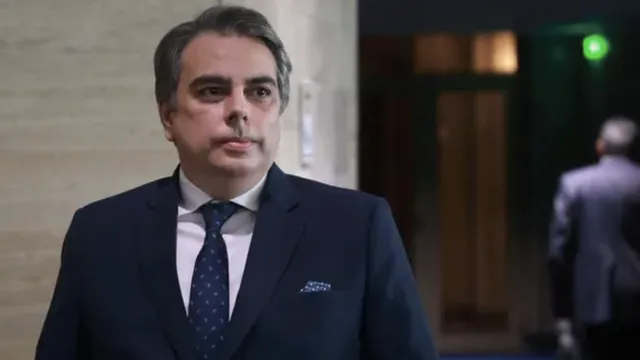 Асен Василев след инцидента с Колтуклиева: Пълно самозабравяне! Държавата не е тяхна