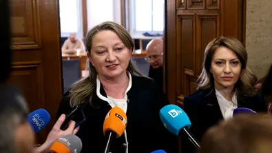 ГЕРБ търсят подкрепа от другите партии за отстраняването на Доцова