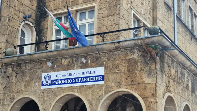Трима задържани за наркотици при полицейска операция в Шуменско