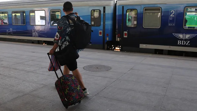Повреда на локомотив спря влаковете през Централна гара София