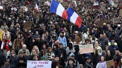 35 000 протестиращи, 135 задържани: Франция изпразни улиците под охраната на 70 000 служители