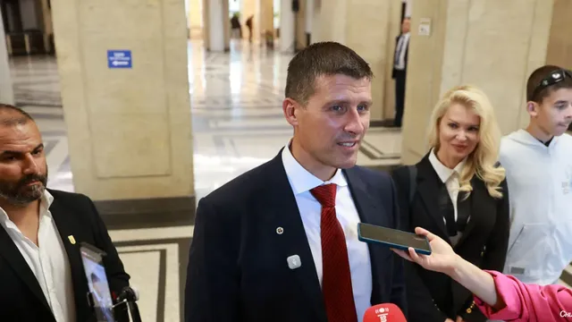 Ивелин Михайлов гласува във Варненско: Хората трябва сами да определят съдбата си