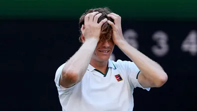 Яник Синер смени медицинския си екип и планира завръщане за Australian Open 2027