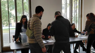 Вотът в Австрия: 17 секции отвориха врати, българи се наредиха на опашка в Клагенфурт