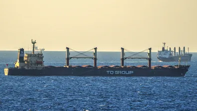 Русия твърди, че е атакувала два товарни кораба, насочващи се към украински пристанища