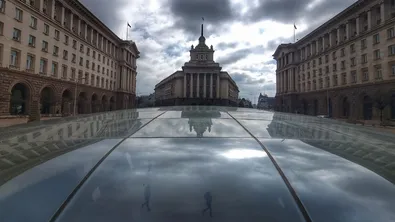 Първи резултати от изборите: Под 3% е разликата между Йотова и Гюров