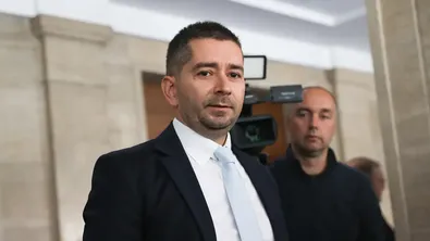 Слави Василев: Борисов и Пеевски чакат в засада, за да подкрепят Гюров