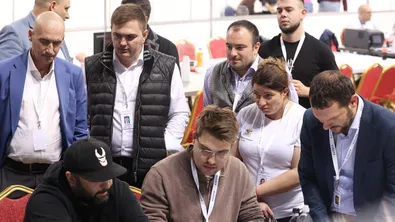Започна приемането на протоколите на СИК от 23-ти и 25-и изборен район в зала „Арена 8888“ в София
