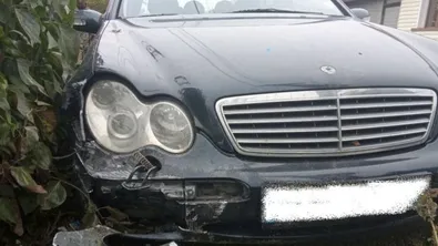 Баща и син опитали да укрият Mercedes след катастрофа в Разградско