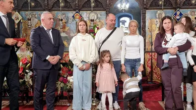 Многодетни семейства получиха митрополитски премии за Димитровден в Сливен