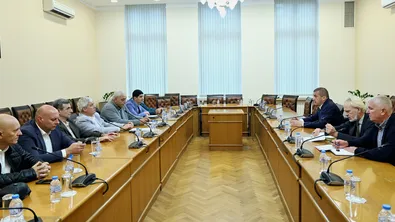 Държавата прехвърля и железничари на частното дружество „Ивкони Експрес“