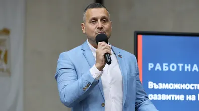 Червен картон за Ивайло Симеонов в Елин Пелин: Йотова победи кмета в неговата община