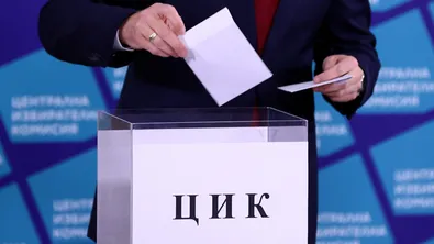 ЦИК тегли жребий за обръщенията на Йотова и Гюров преди балотажа