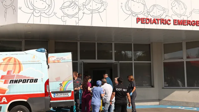 Майката на починалото дете в "Пирогов": Към два часа чакахме на носилка пред кабинета