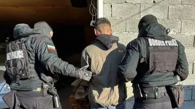 Разбиха канал за трафик на мигранти: 19 задържани и тайници в камиони