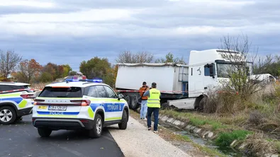 Тежка катастрофа с жертва край село Горски извор: кола се удари челно в ТИР
