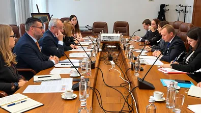Донев пред еврокомисаря по бюджета: Новите приоритети на ЕС не трябва да тежат на националните финанси