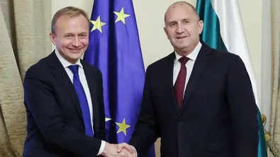 Румен Радев обсъди с еврокомисаря Пьотър Серафин бюджета на ЕС за периода 2028-2034 г.