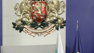 ЦИК не откри нарушение, но кабинетът премахва изказването на Радев за Йотова