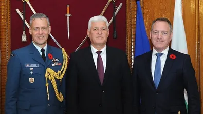 Министър Стоянов и новият посланик на Канада обсъдиха създаването на училище за авиационна подготовка в България