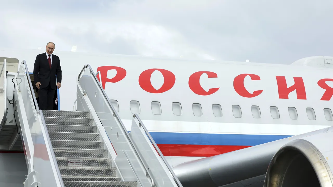 Трябва ли България да пусне самолета на Путин?