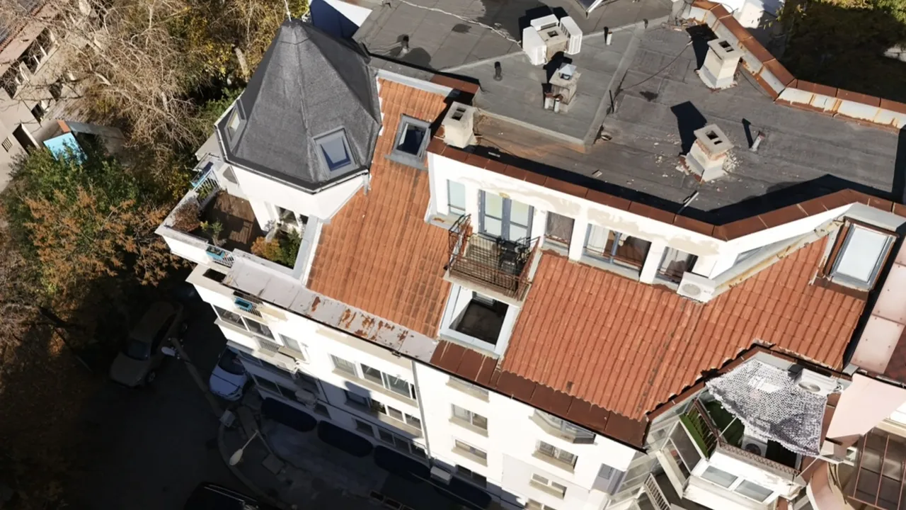 БЛОКЪТ НА УЖАСИТЕ: Садо-мазо стая, коктейли от дрога и бягство от петия етаж в апартамента на д-р Хасърджиев (СНИМКИ)