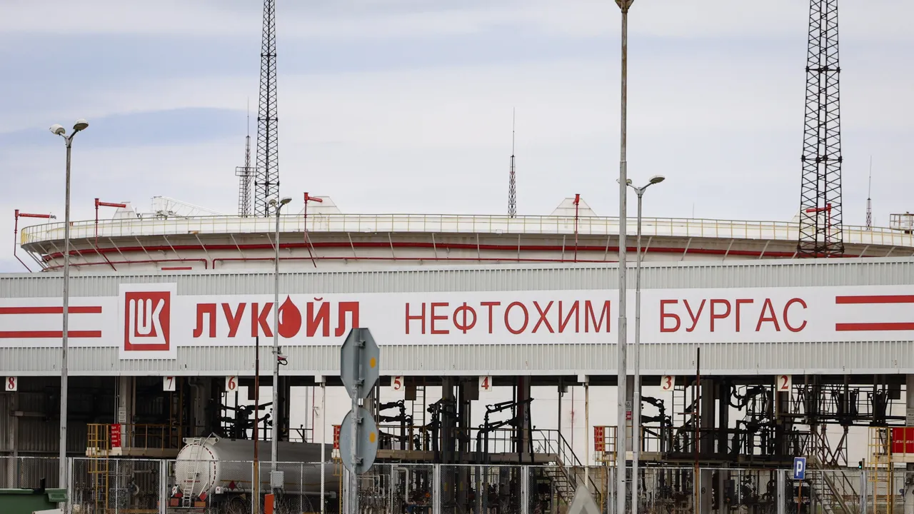 В 12 без 5: Промени в бюджета показват готовност държавата да вземе "Лукойл" (ДОКУМЕНТ)