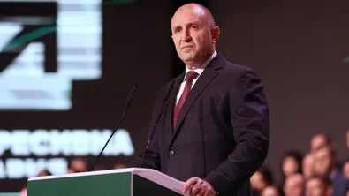 Чий е Радев?