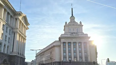 Поколението извън политиката: Защо 69% от младите българи не се интересуват от нея?
